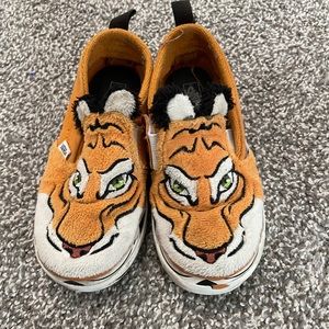 Vans ‘Protect Tigers’ slip on shoes
